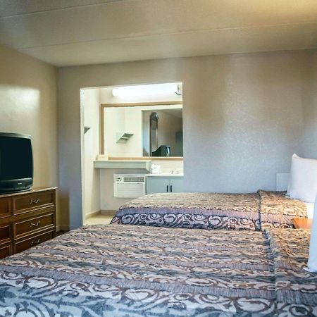 Rodeway Inn Clearwater-Dunedin Buitenkant foto