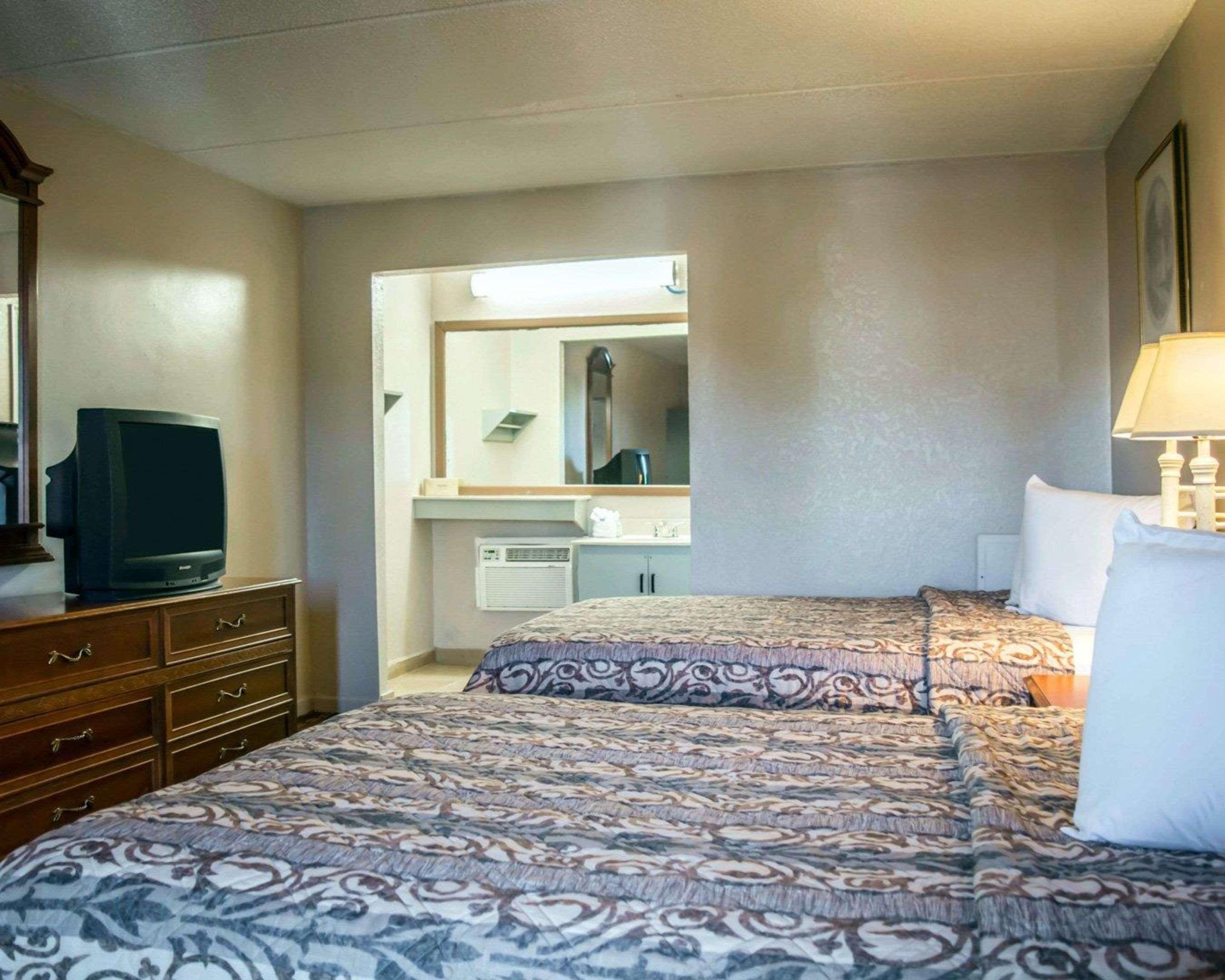 Rodeway Inn Clearwater-Dunedin Buitenkant foto
