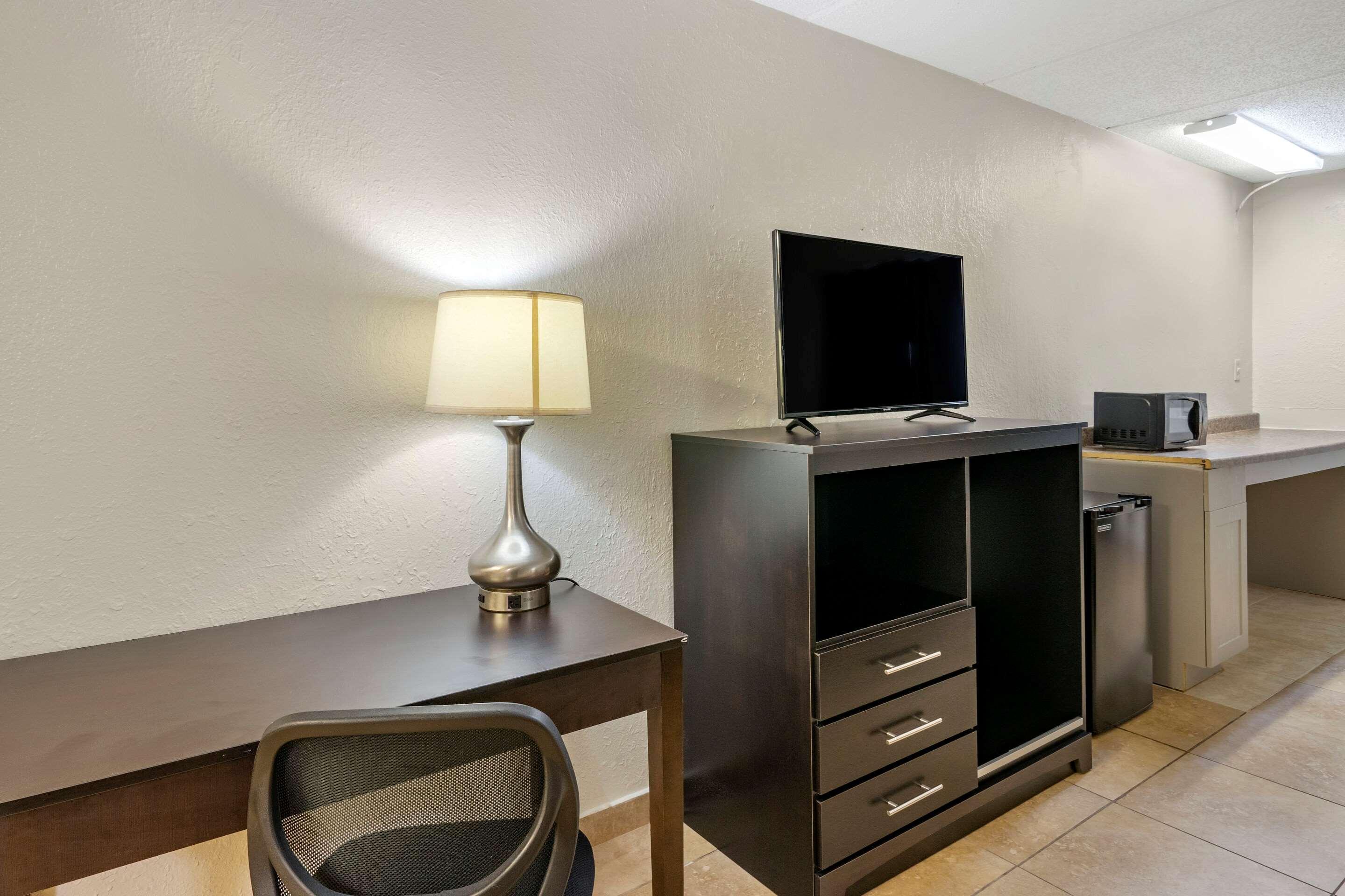 Rodeway Inn Clearwater-Dunedin Buitenkant foto