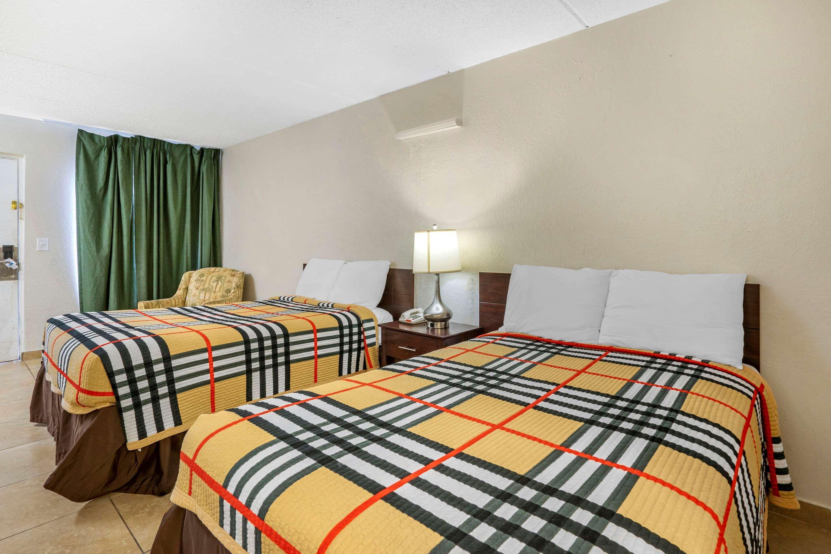 Rodeway Inn Clearwater-Dunedin Buitenkant foto