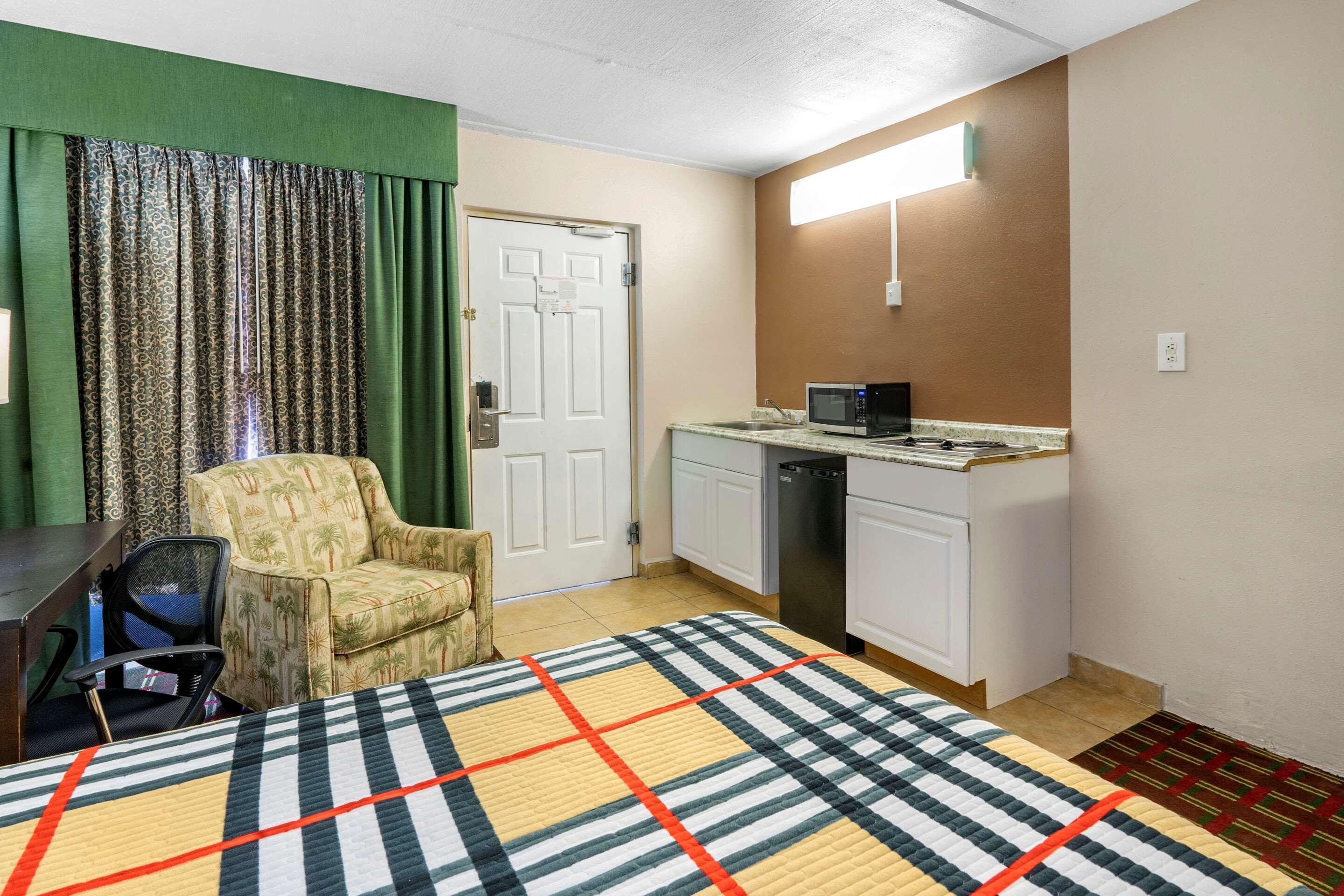 Rodeway Inn Clearwater-Dunedin Buitenkant foto