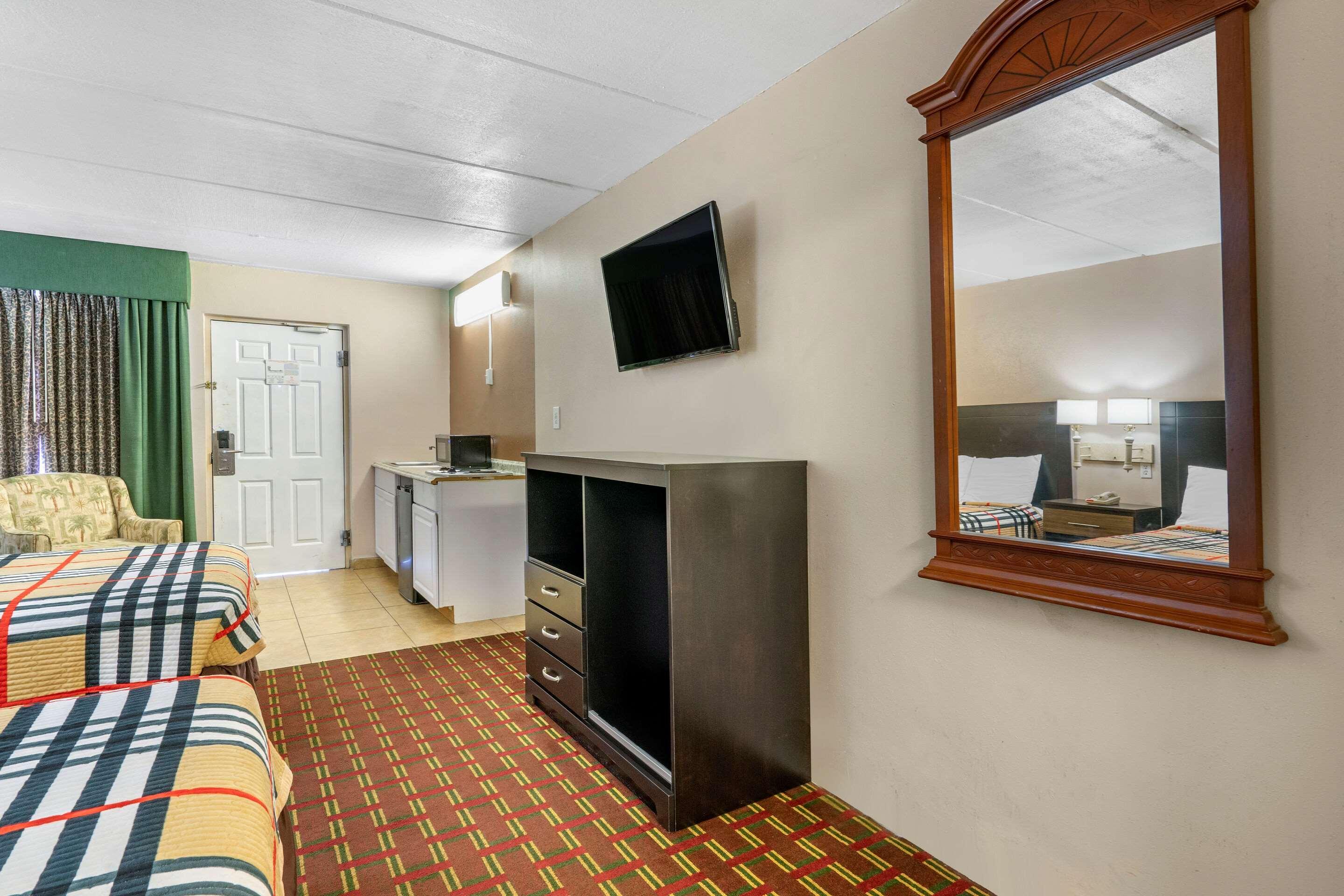 Rodeway Inn Clearwater-Dunedin Buitenkant foto