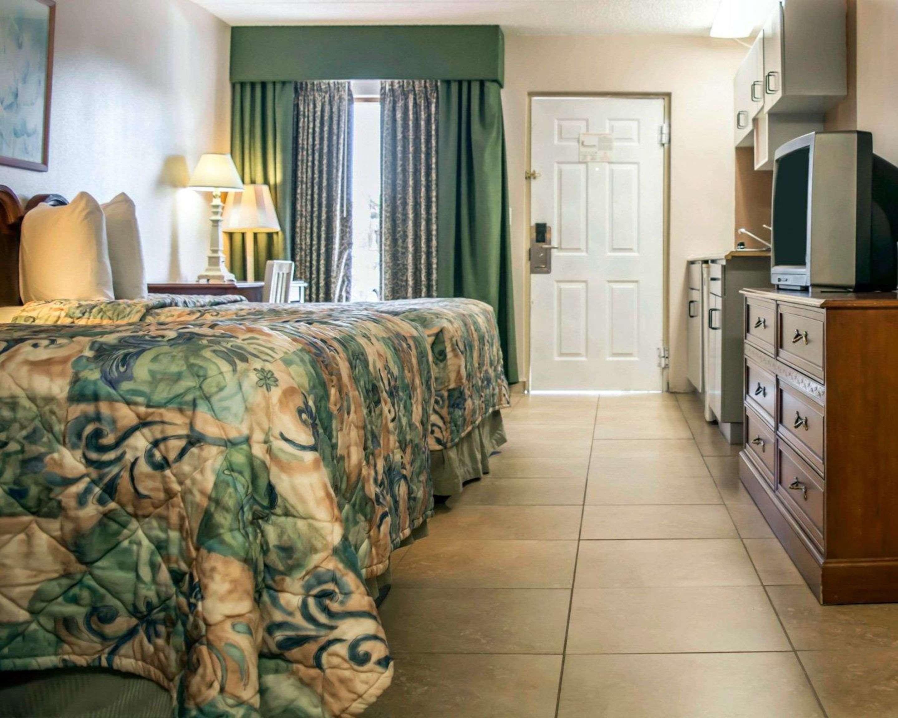 Rodeway Inn Clearwater-Dunedin Buitenkant foto