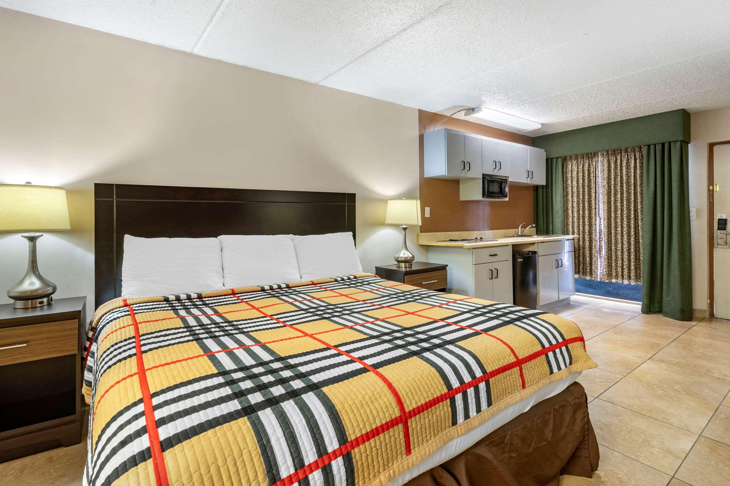 Rodeway Inn Clearwater-Dunedin Buitenkant foto