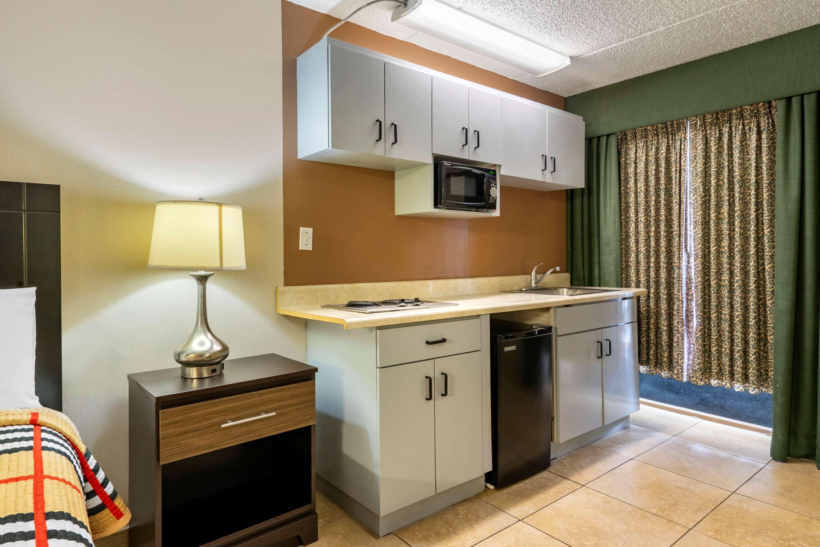 Rodeway Inn Clearwater-Dunedin Buitenkant foto