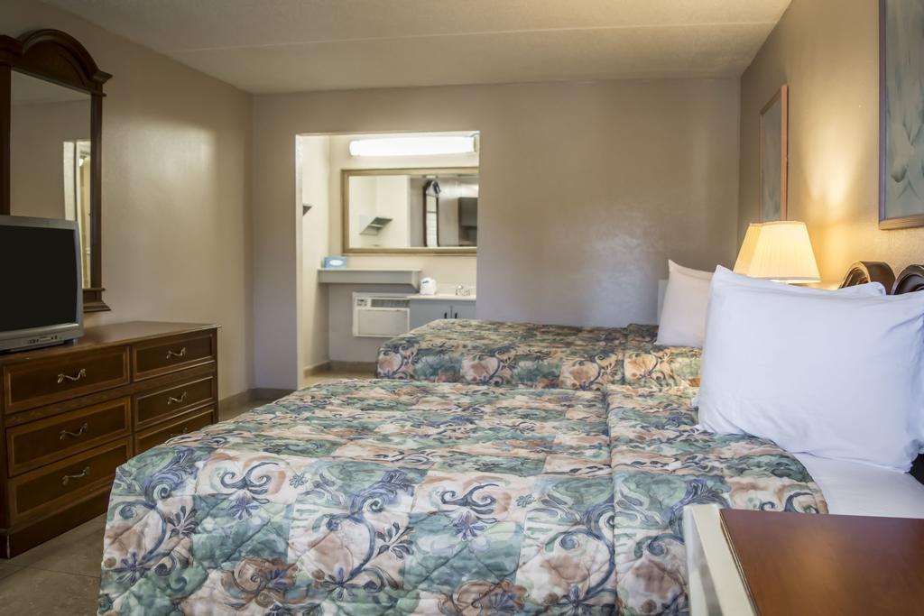 Rodeway Inn Clearwater-Dunedin Buitenkant foto