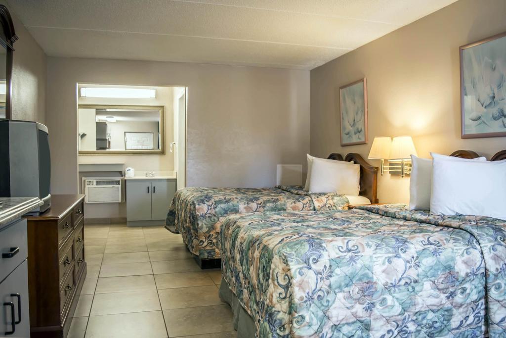 Rodeway Inn Clearwater-Dunedin Buitenkant foto