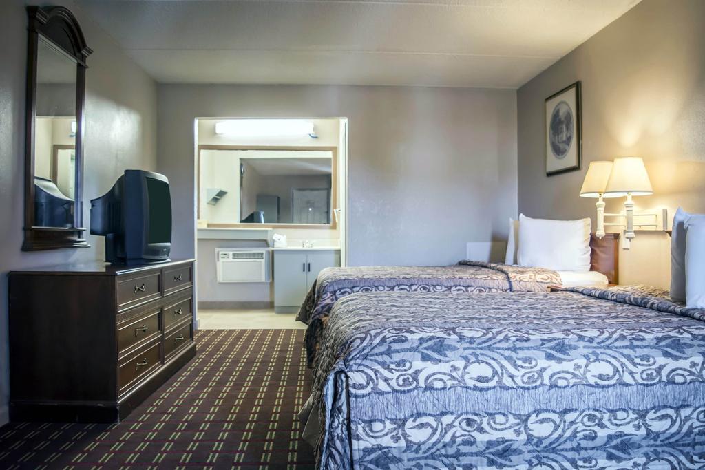 Rodeway Inn Clearwater-Dunedin Buitenkant foto