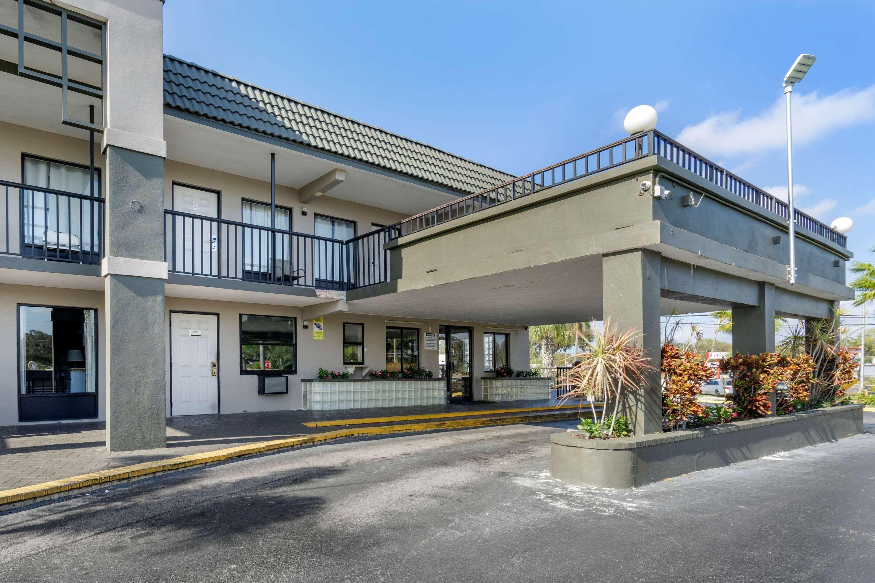 Rodeway Inn Clearwater-Dunedin Buitenkant foto