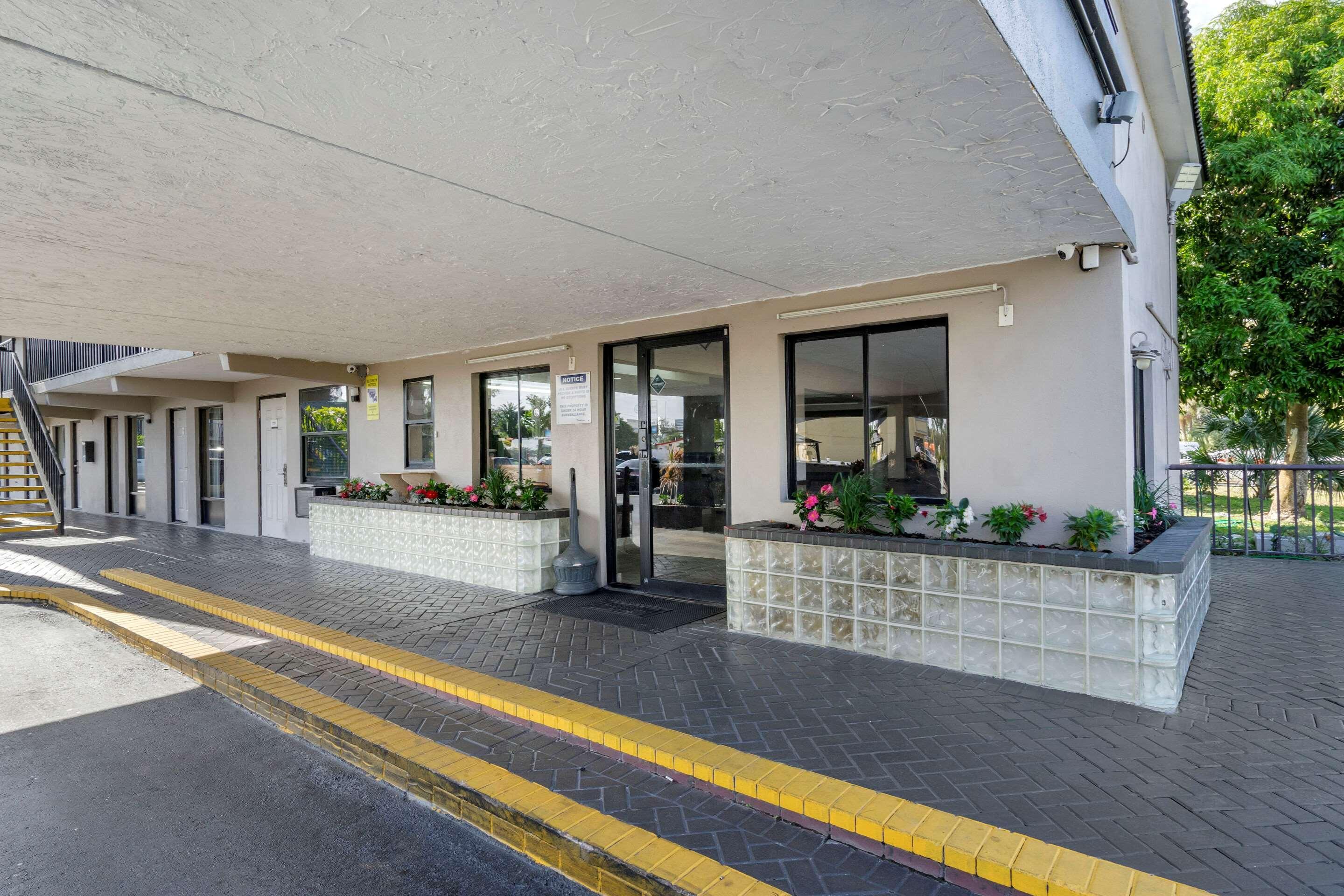 Rodeway Inn Clearwater-Dunedin Buitenkant foto