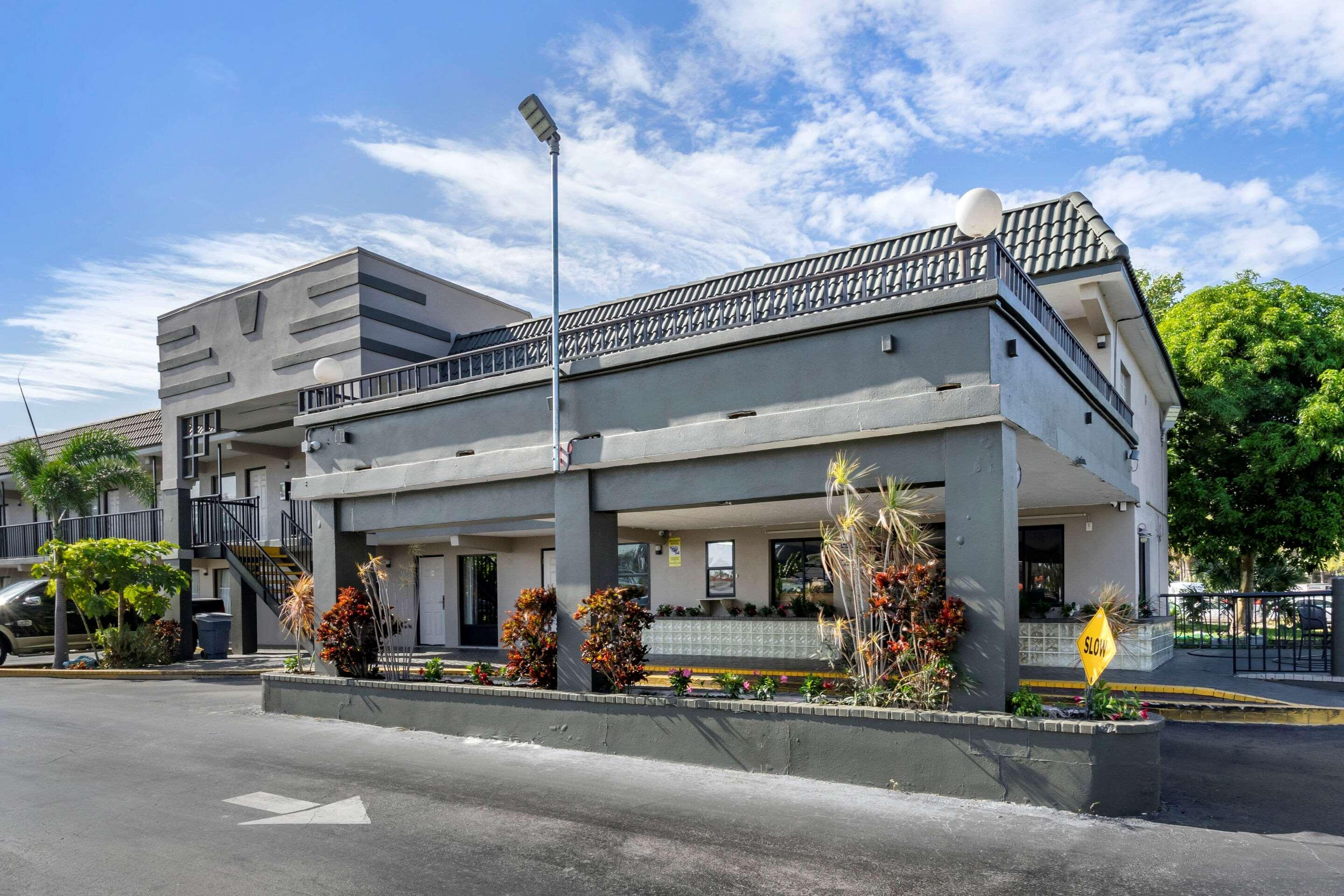Rodeway Inn Clearwater-Dunedin Buitenkant foto