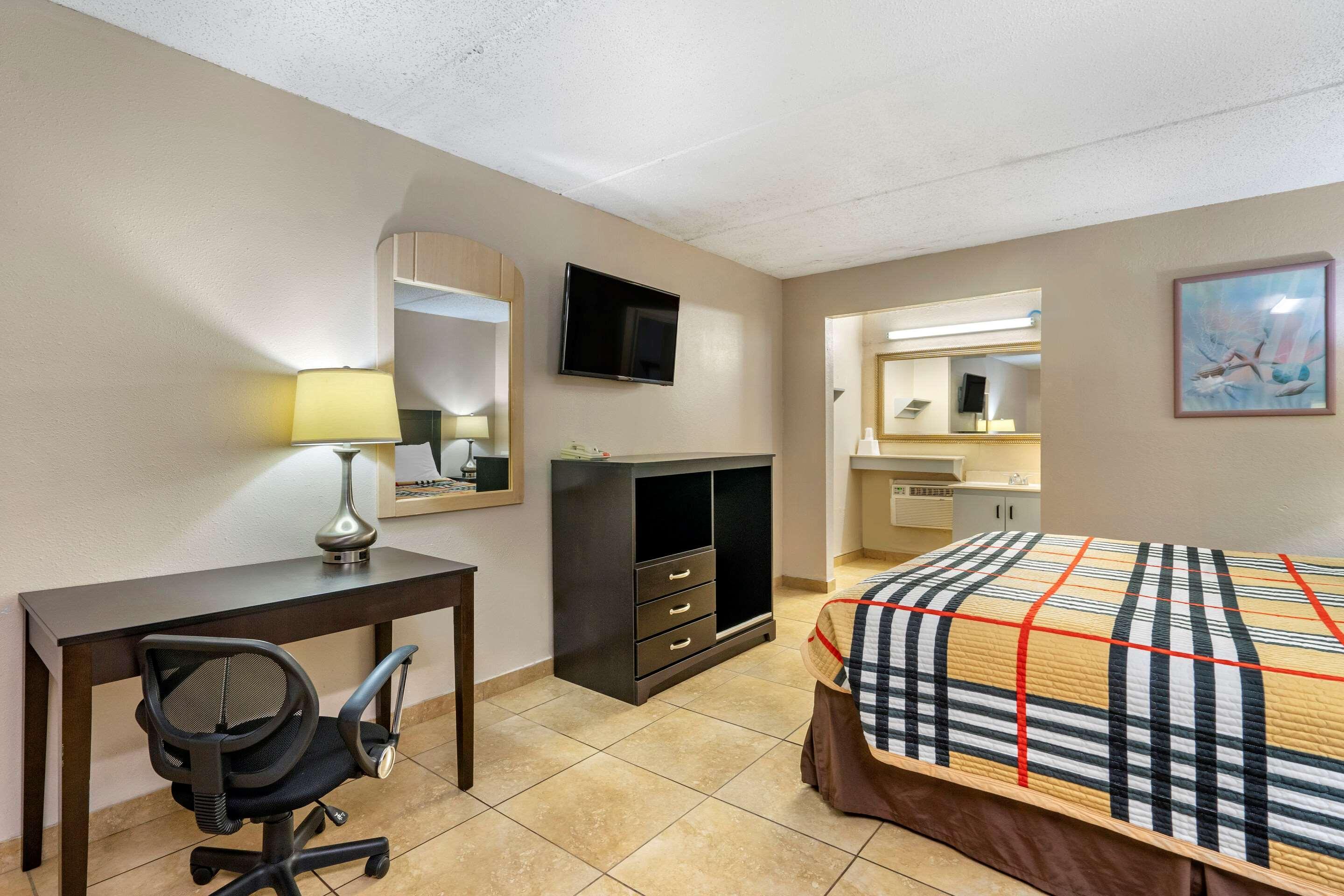 Rodeway Inn Clearwater-Dunedin Buitenkant foto
