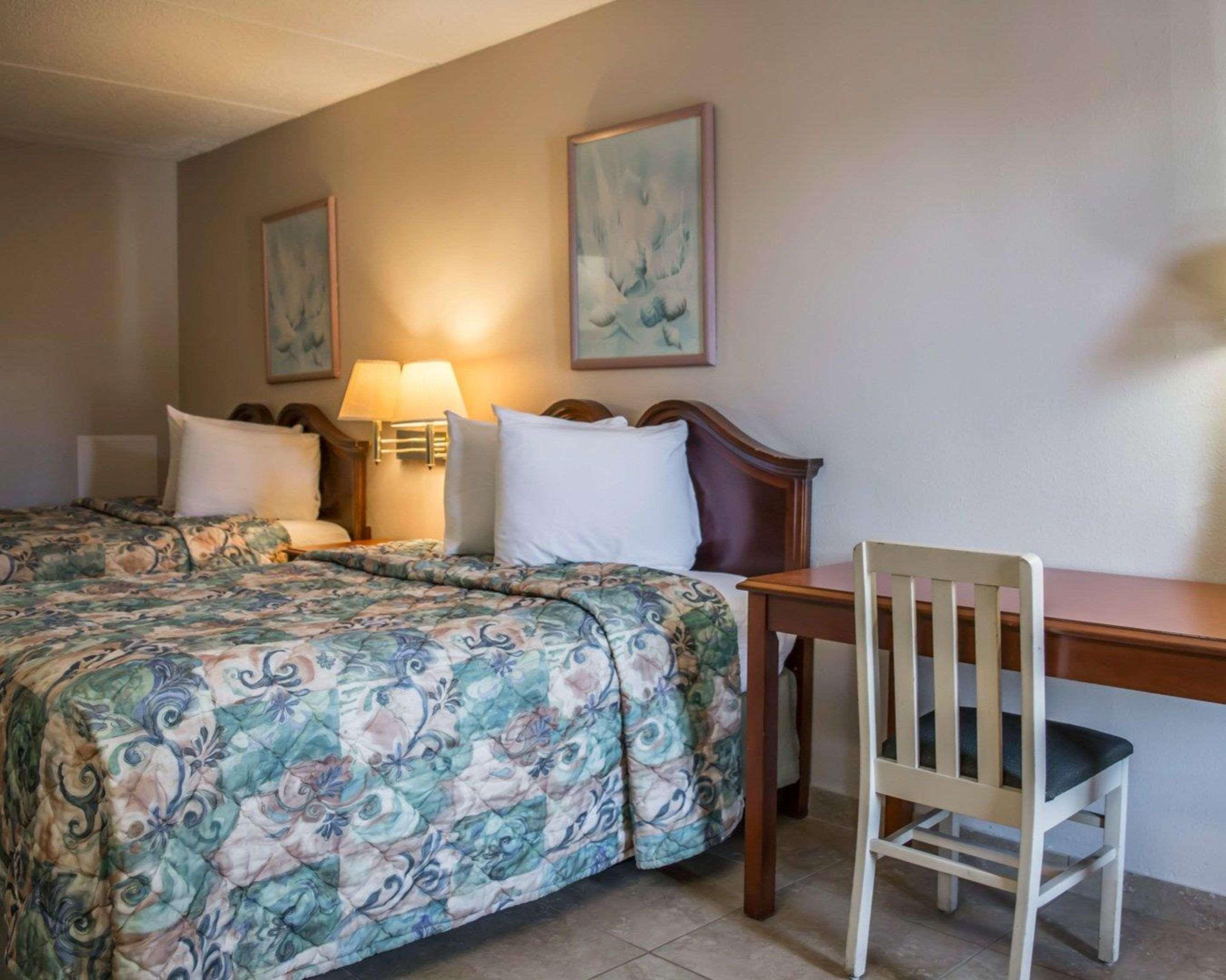 Rodeway Inn Clearwater-Dunedin Buitenkant foto